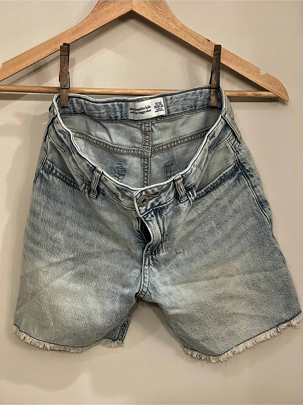 Abercrombie Kids mid rise baggy short Denim Shorts Waist 11/12